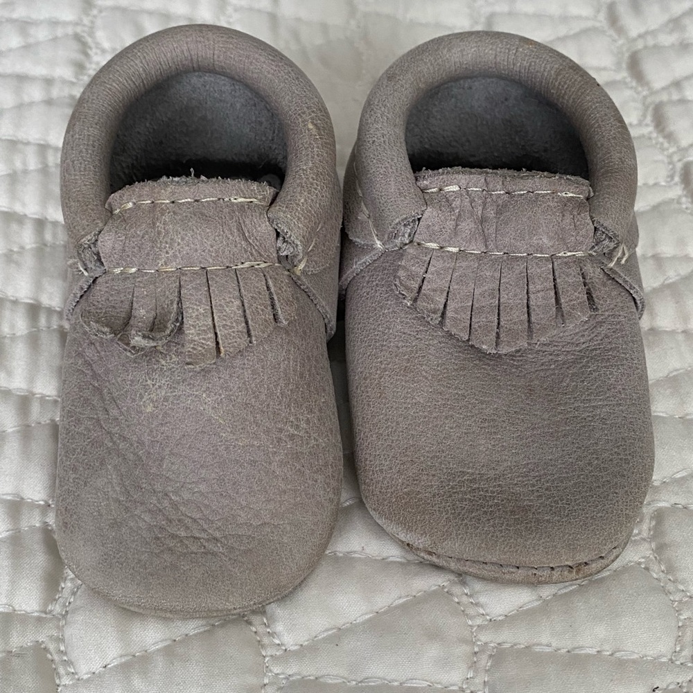 Freshly Picked size 2 Grey (Salt Flats) Leather Moccasin good used condition